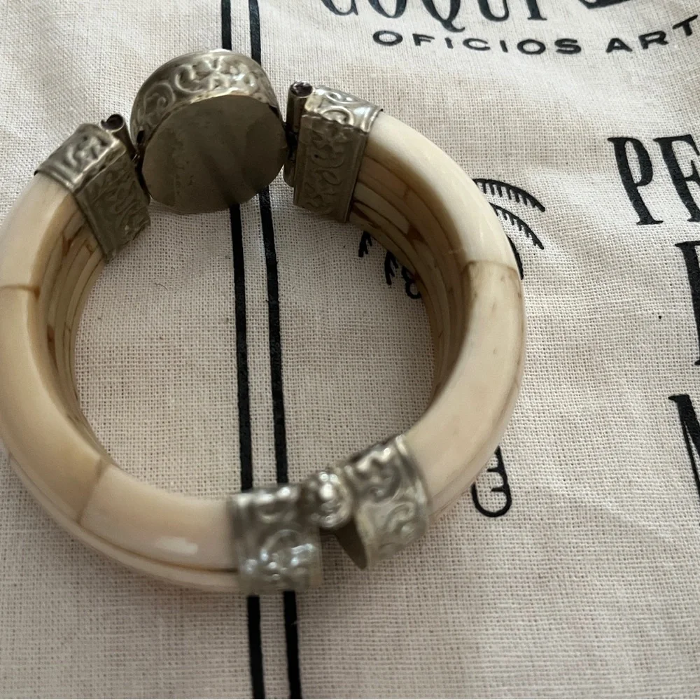 Vintage Ethnic Boho Bangle Bracelet Black Onyx Stone Hinge Clasp